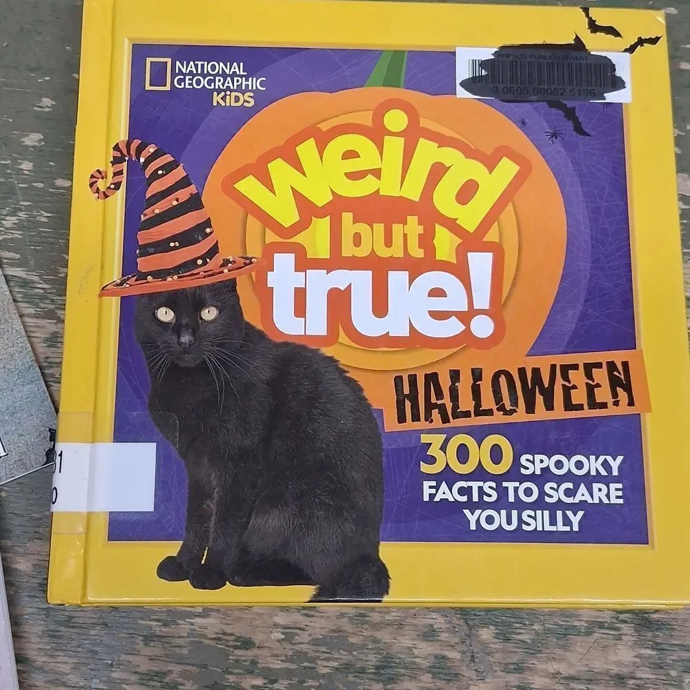 Bundle‎ of 5 Halloween books.